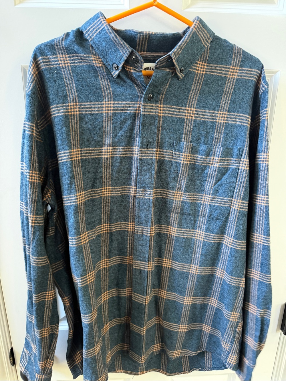 Casual Men's Blue Plaid Button-Down Shirt with Chest Pocket